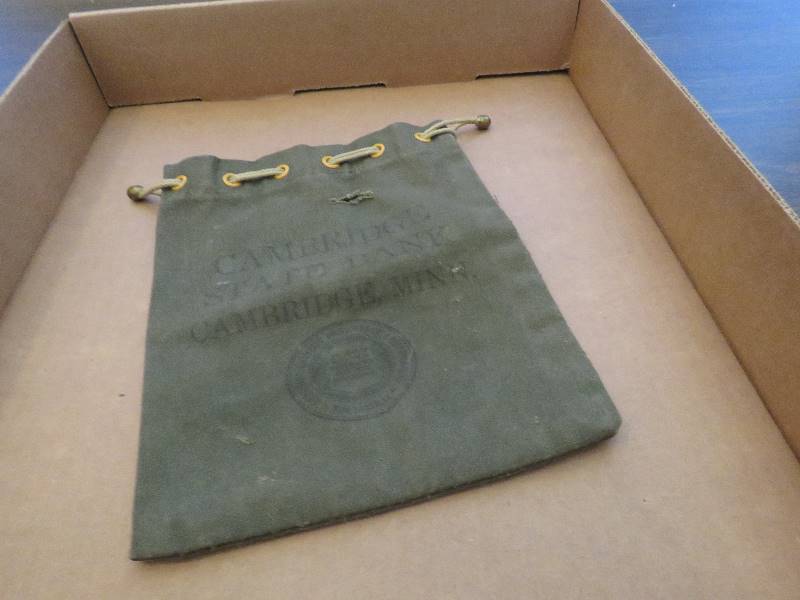 lot 440 image: Vintage Bank Bag