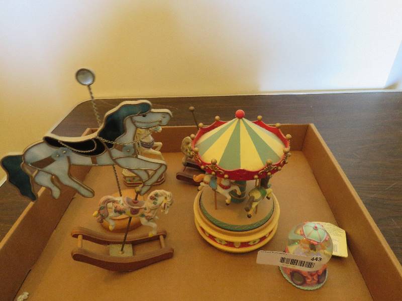lot 443 image: Carousel Collectibles