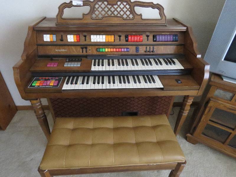 lot 451 image: Kimball Organ