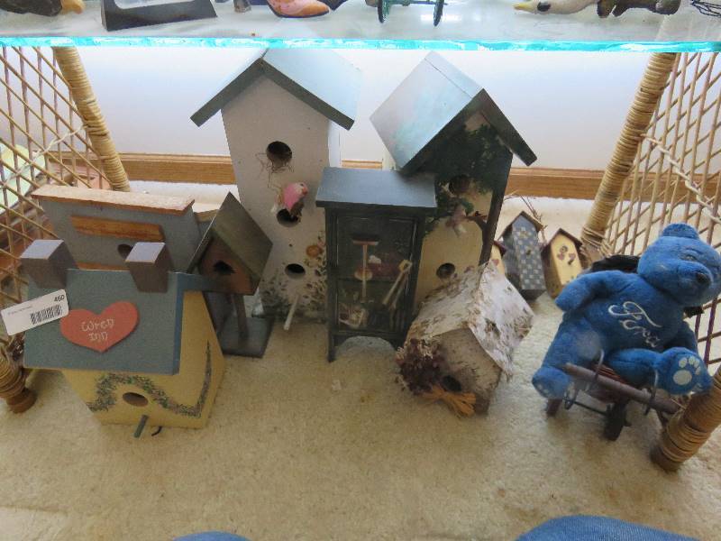 lot 460 image: Collectible Bird Houses