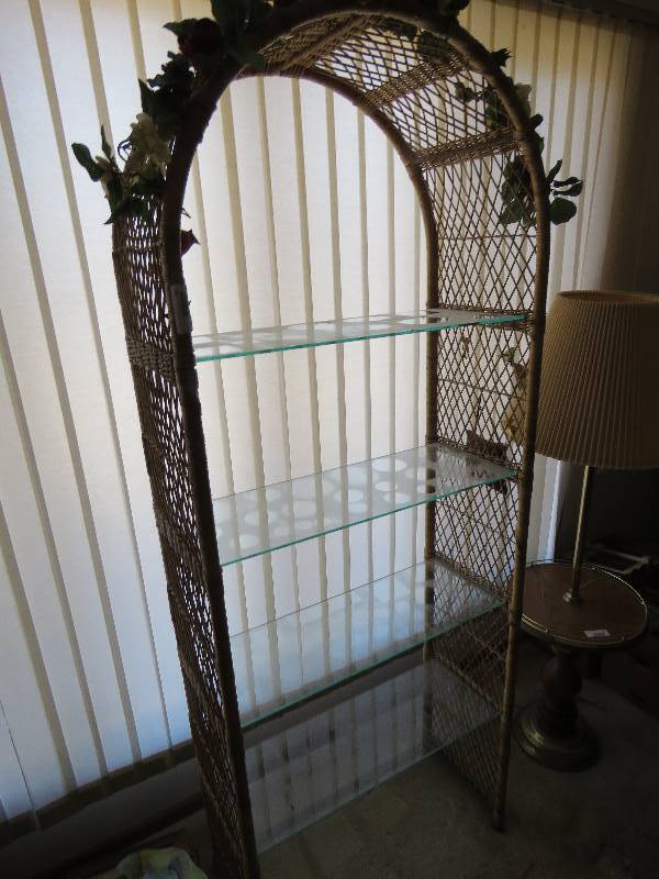 lot 461 image: Wicker Display Stand