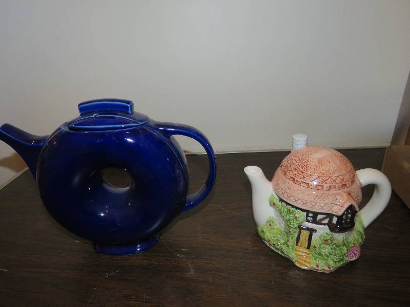 lot 465 image: Decorative Tea Pots
