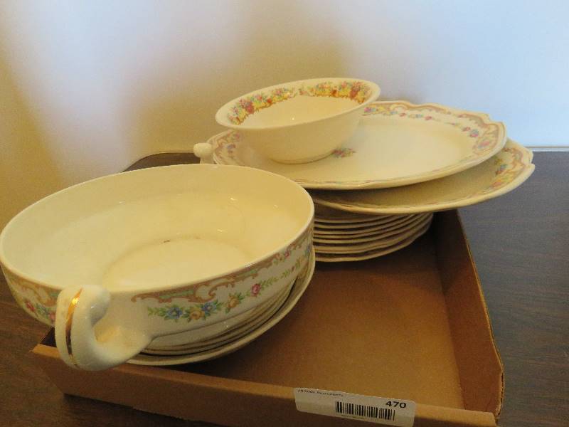 lot 470 image: Vintage China Set
