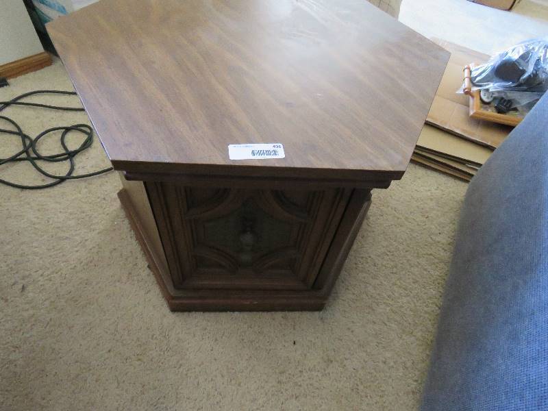 lot 496 image: Vintage End tables and Coffee Table