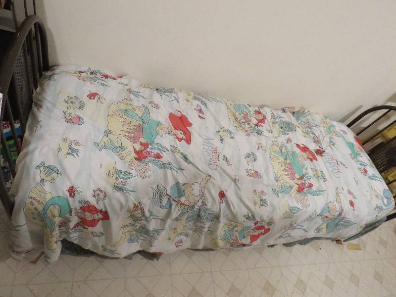 lot 518 image: Antique Bed