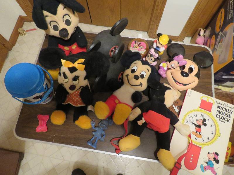 lot 519 image: Mickey Mouse Toys
