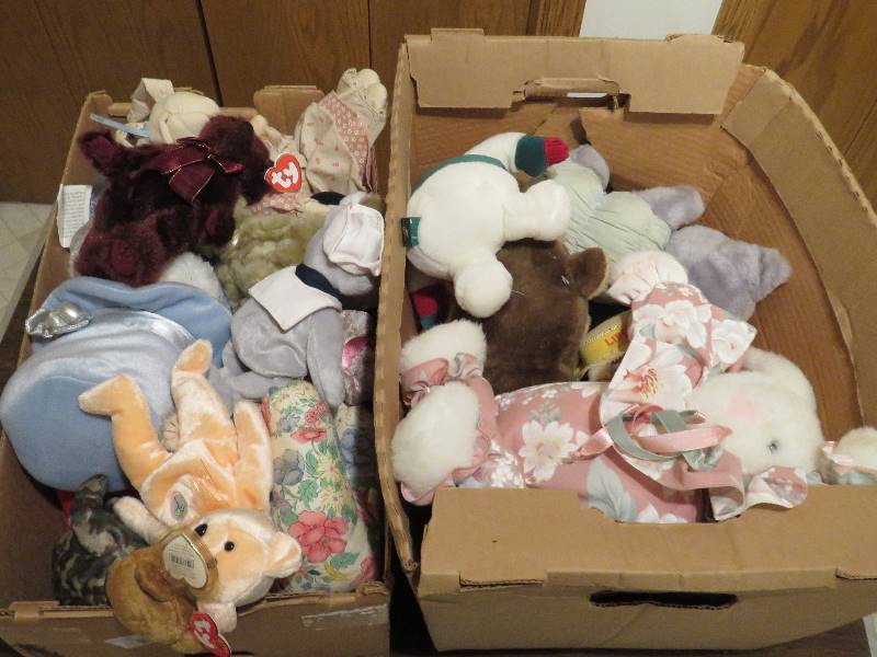 lot 522 image: Plush Toys