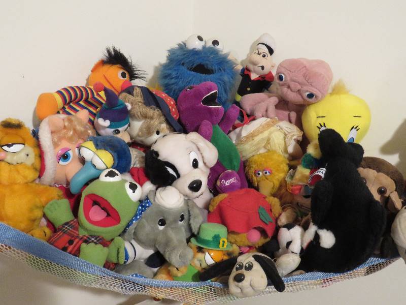 lot 526 image: Plush Toys