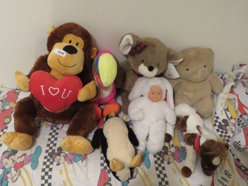 lot 532 image: Plush Toys
