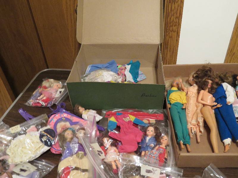 lot 534 image: Barbies