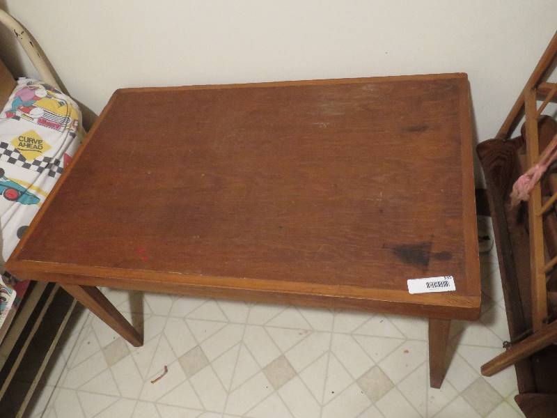lot 535 image: End Table