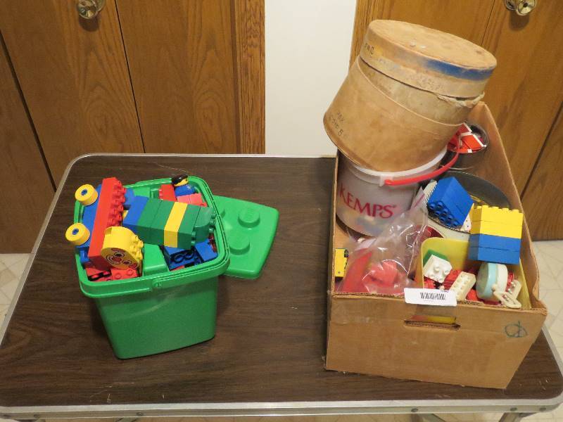 lot 540 image: Legos