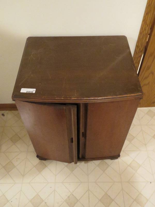 lot 541 image: Storage Cupboard