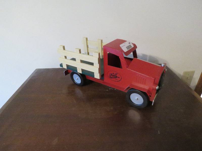 lot 549 image: Collectible Toy Truck
