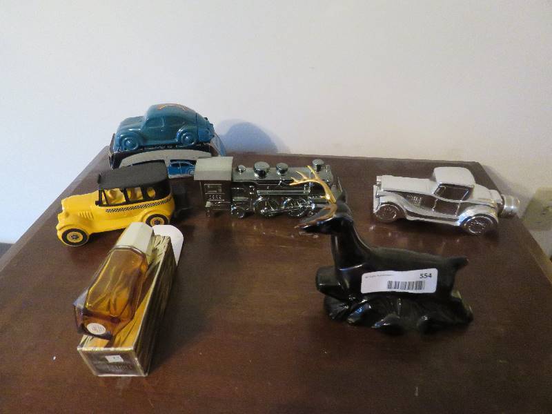 lot 554 image: Collectible Avon