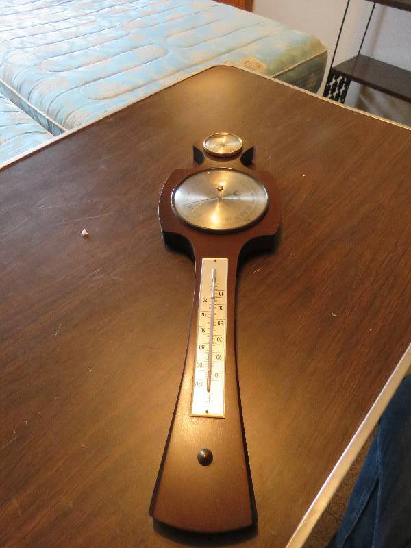 lot 555 image: Vintage Thermometer