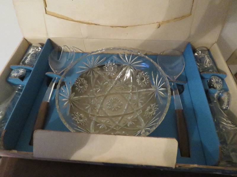 lot 567 image: Crystal Set