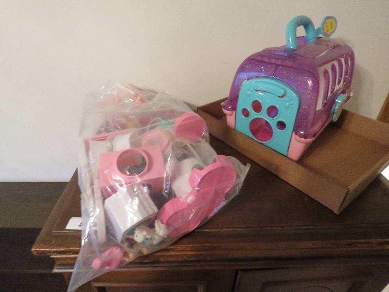 lot 575 image: Toys