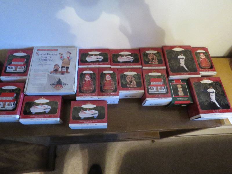 lot 578 image: Hallmark Keepsake Ornaments