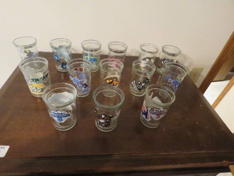 lot 587 image: Collectible Glasses