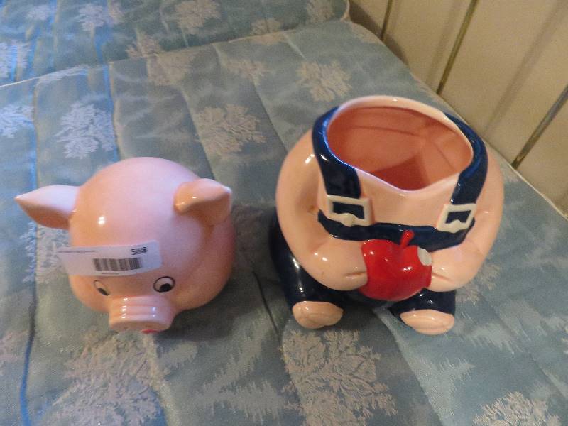 lot 588 image: Pig Cookie Jar