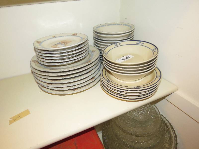 lot 591 image: Kitchen Dishes