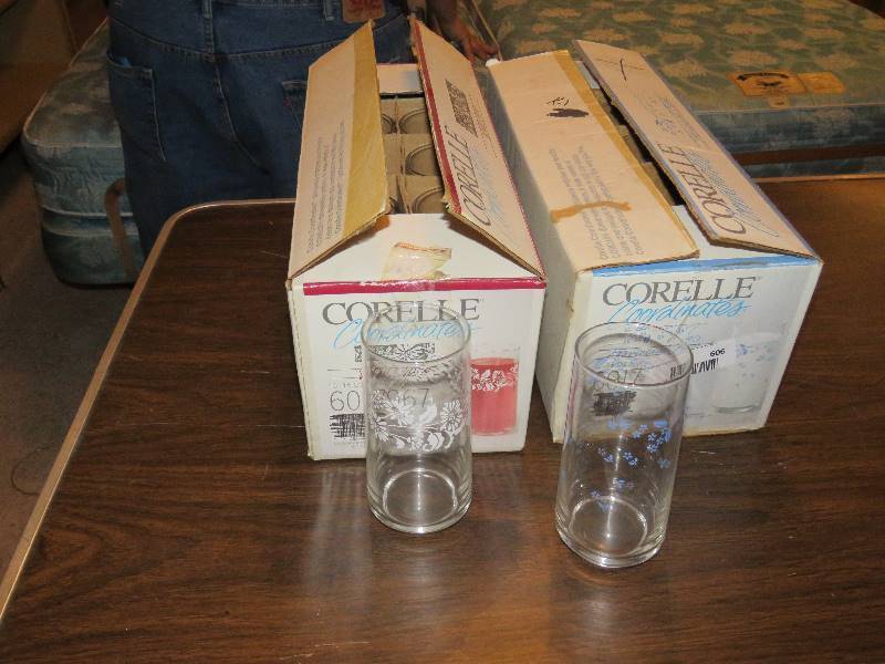 lot 606 image: Corelle Glasses