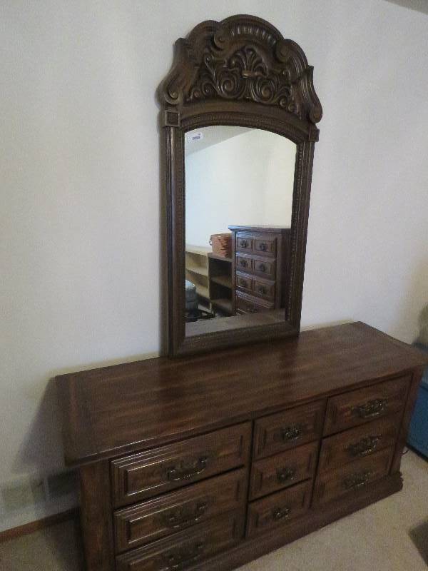 lot 498 image: Vintage Dressers
