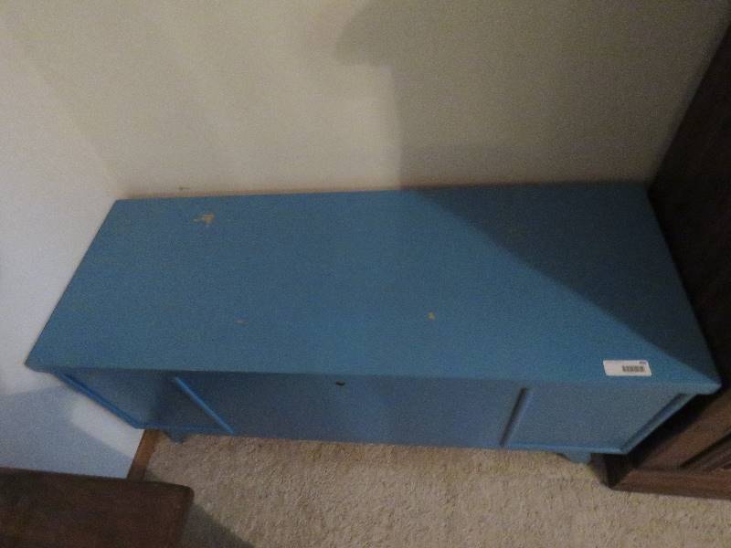 lot 499 image: Cedar Chest