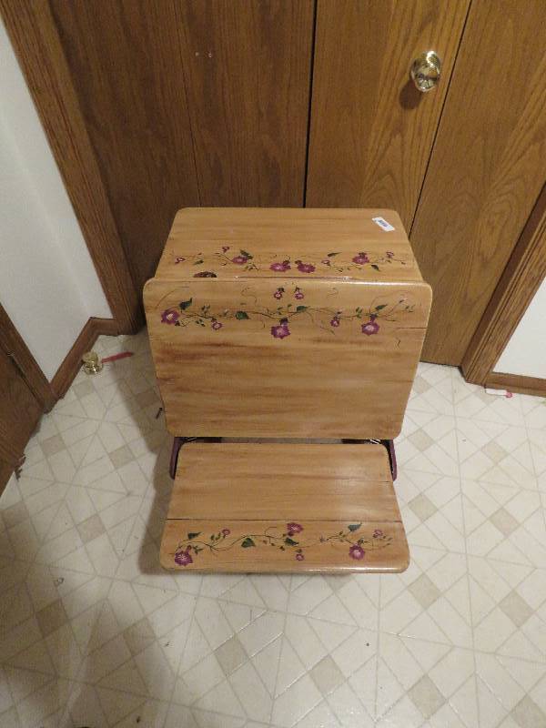 lot 504 image: Vintage Desk