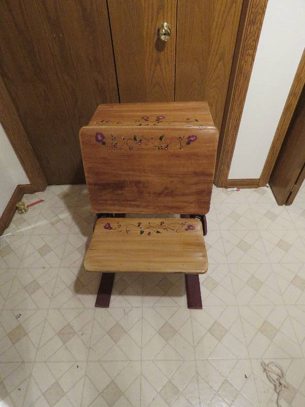 lot 505 image: Vintage Desk