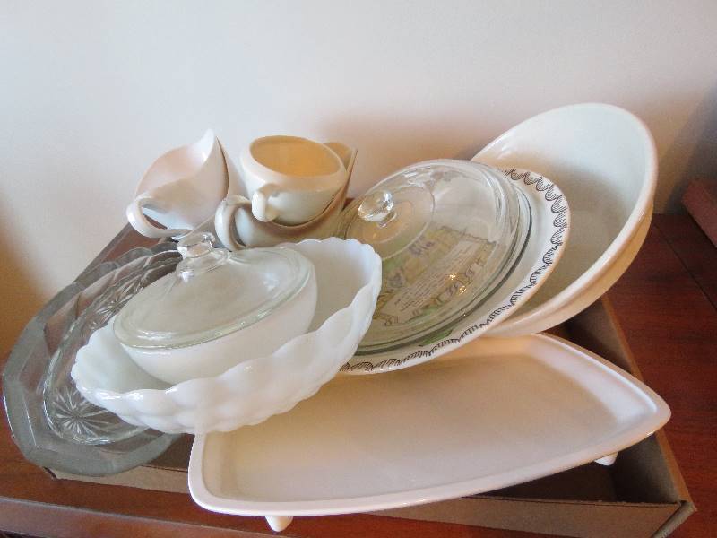 lot 356 image: Vintage Kitchen Lot