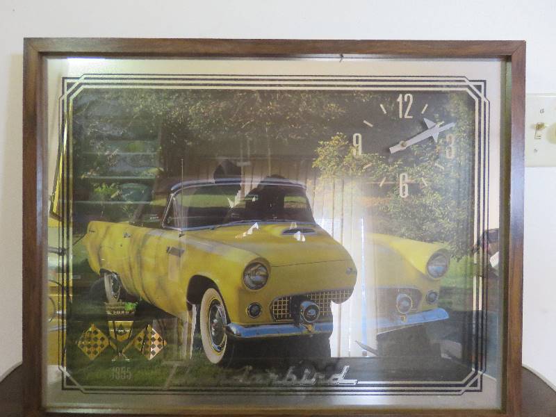 lot 619 image: Vintage Thunderbird Clock