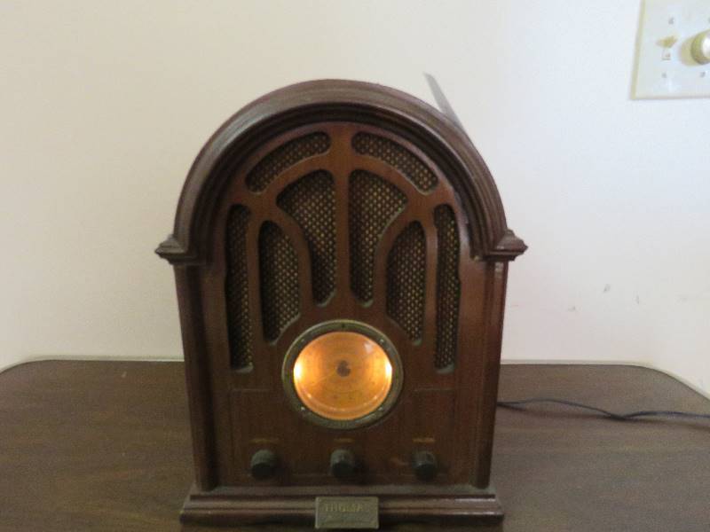 lot 620 image: Antique Radio-Reproduction