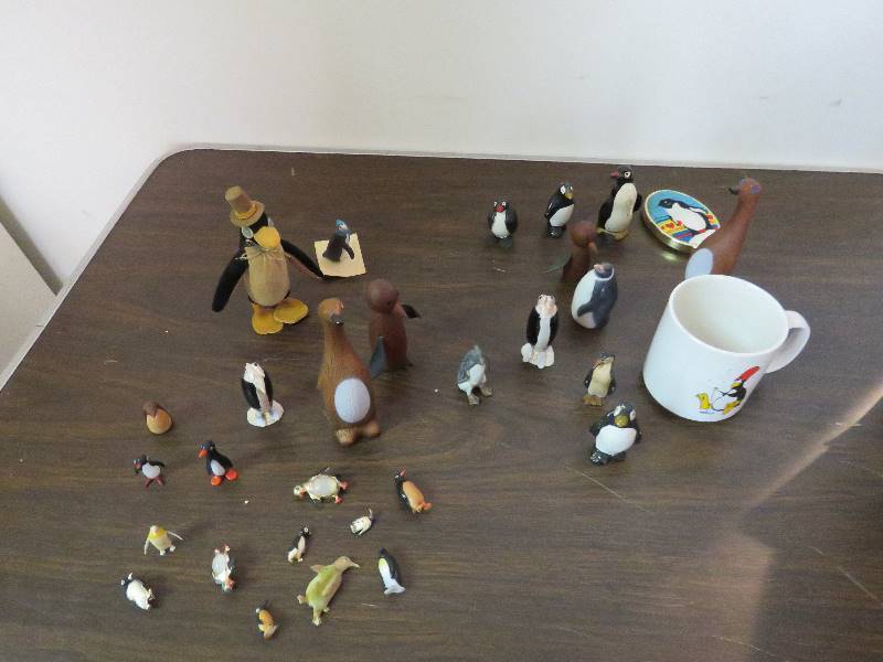 lot 621 image: Penguin Decor