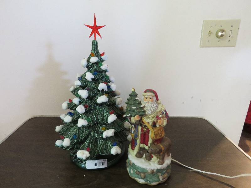 lot 622 image: Christmas Decor