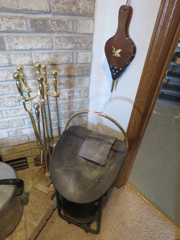 lot 626 image: Fireplace Set