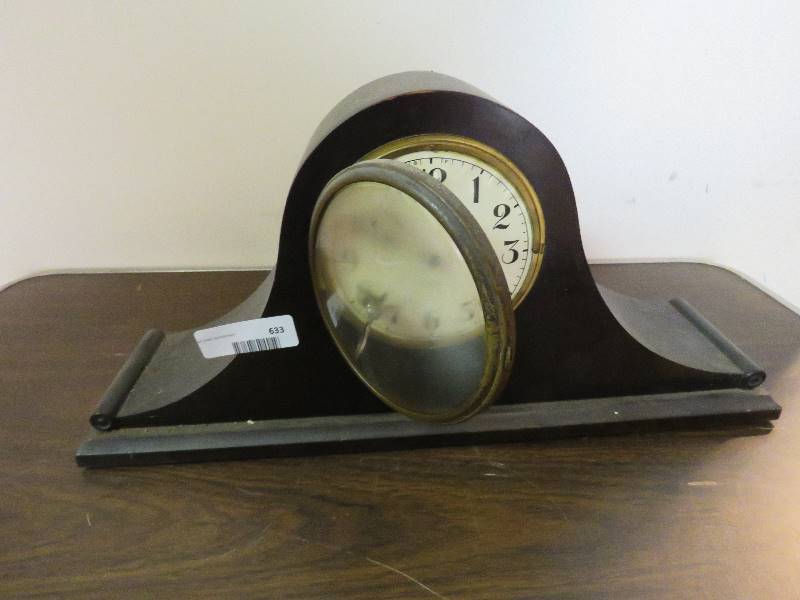 lot 633 image: Antique Mantle Clock