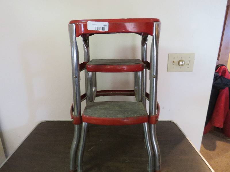 lot 635 image: Antique Step Stool