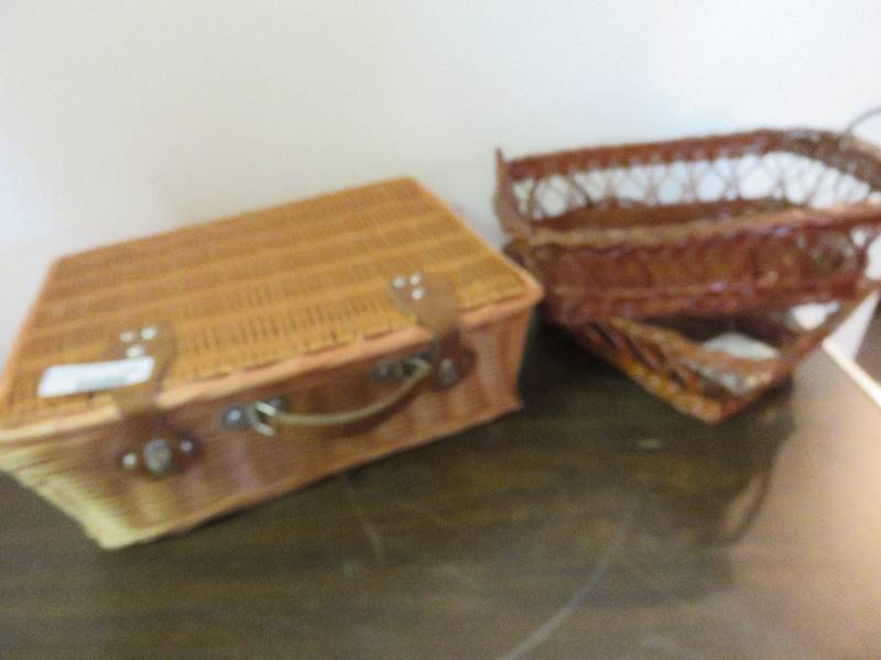 lot 636 image: Picnic Basket