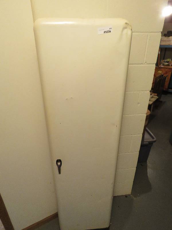 lot 661 image: Vintage Metal Cabinet