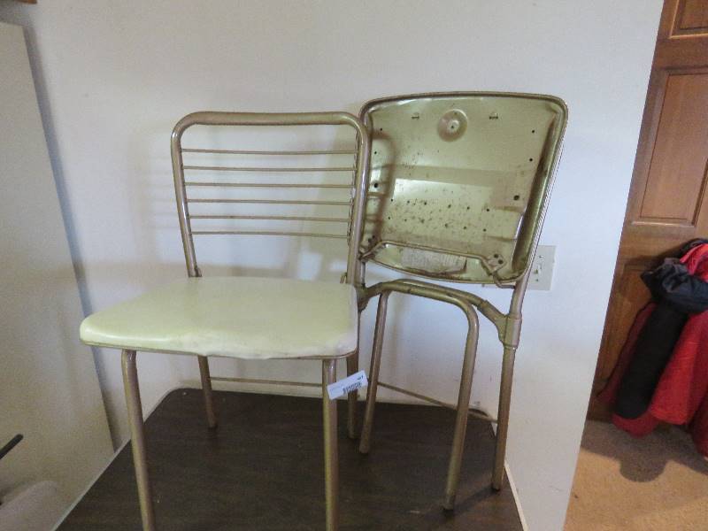 lot 662 image: Vintage Folding Chairs