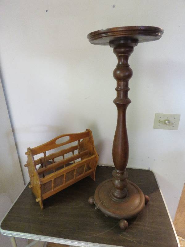 lot 666 image: Plant Stand