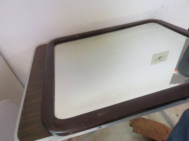 lot 686 image: Mirror