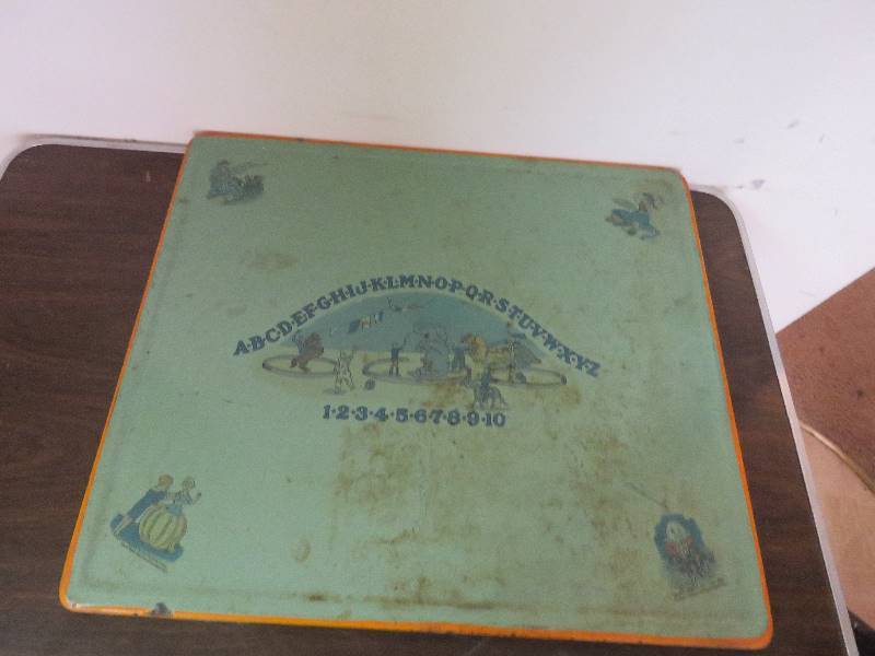 lot 697 image: Vintage Tray