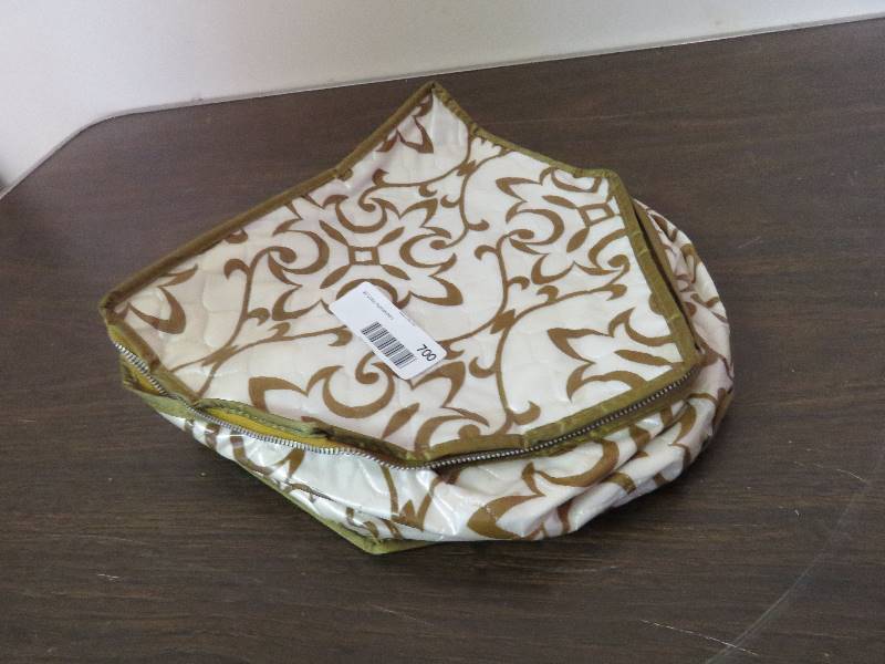 lot 700 image: Vintage Silverware Set
