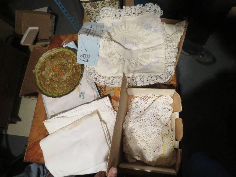 lot 707 image: Doilies