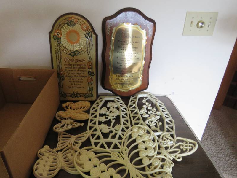 lot 723 image: Vintage Decor