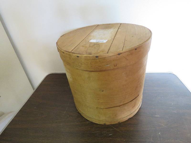 lot 743 image: Vintage Barrell Style Table