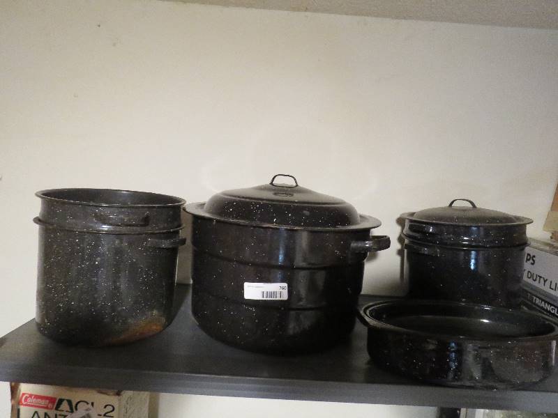 lot 760 image: Roaster and Soup Pots